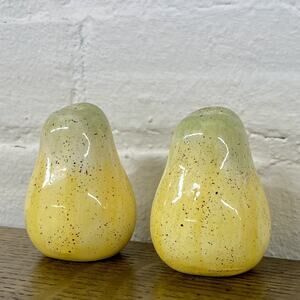 Pear Salt & Pepper Shakers Fruit Kitchen Tableware Farmhouse Novelty Collectable
